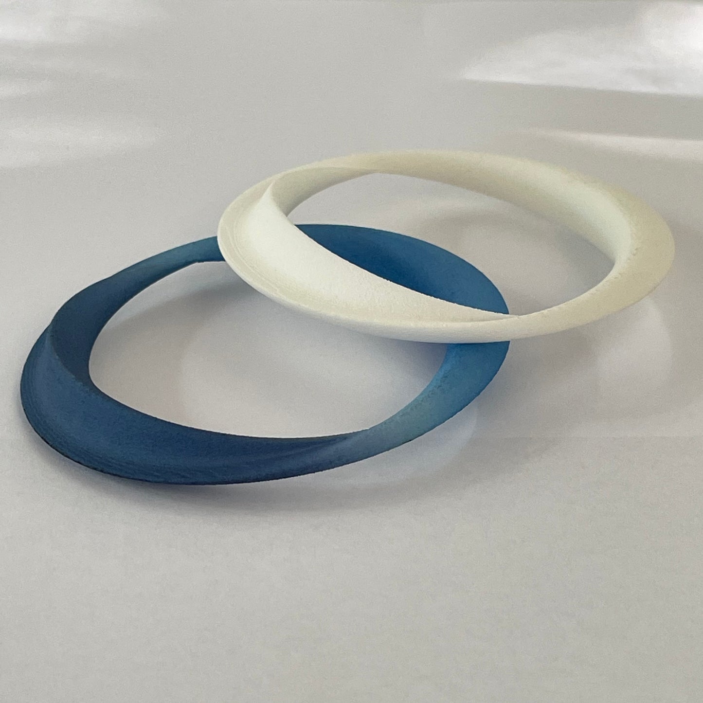 Möbius bangle in laser sintered nylon